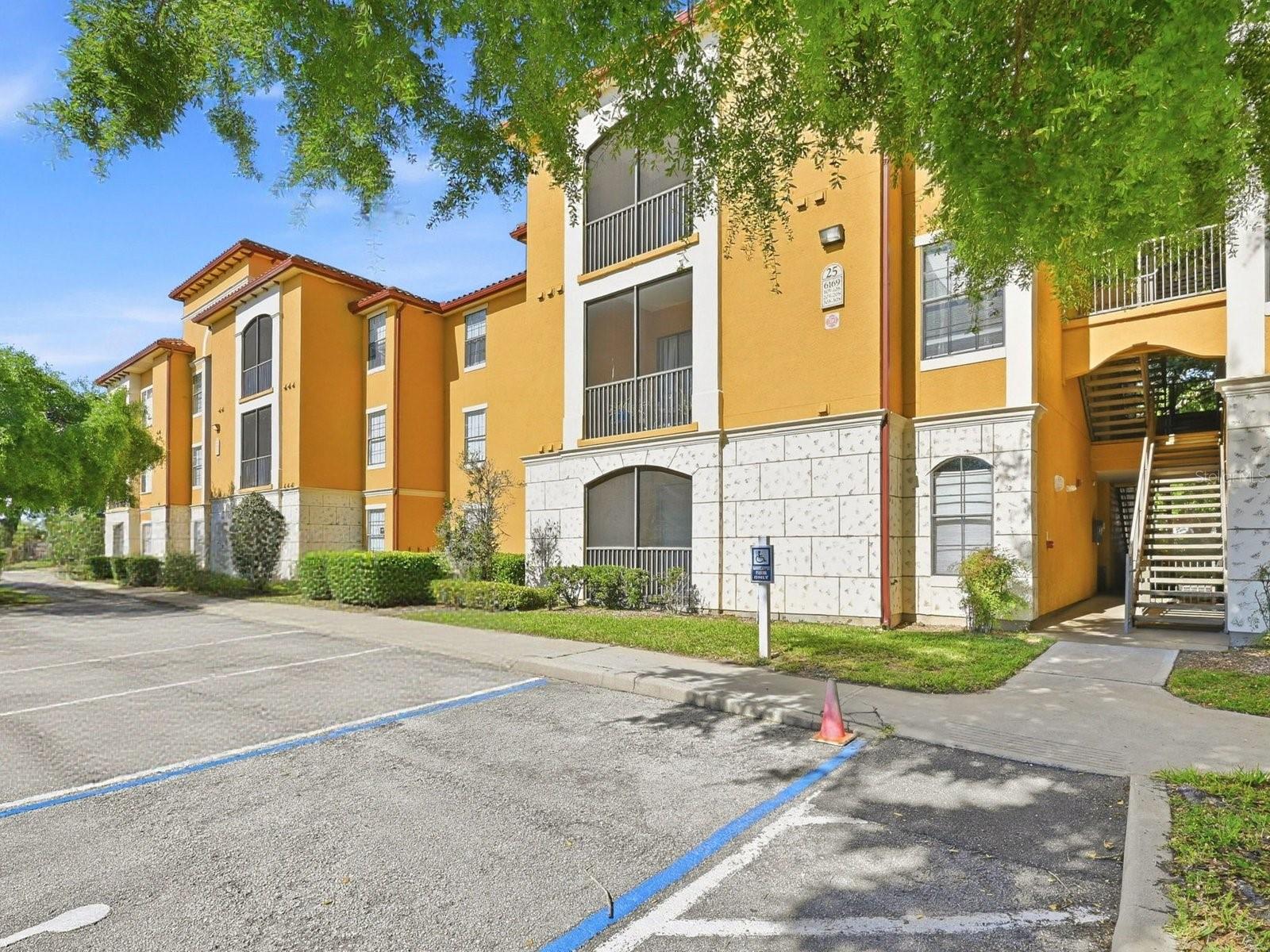 SERENATA CONDO - Residential