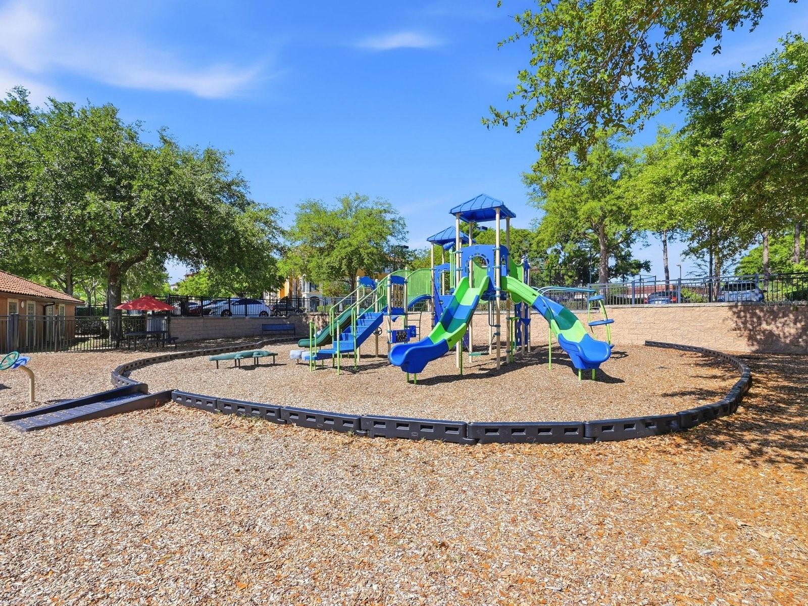 SERENATA CONDO - Residential