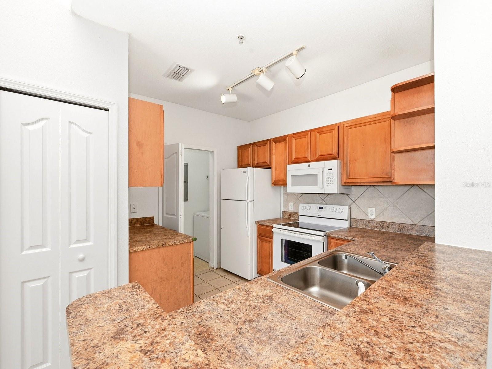 SERENATA CONDO - Residential