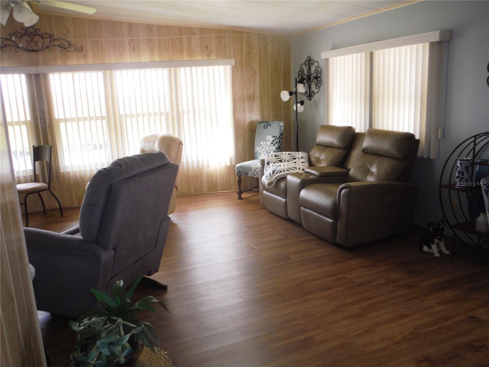 161 CLUBVIEW DRIVE 123