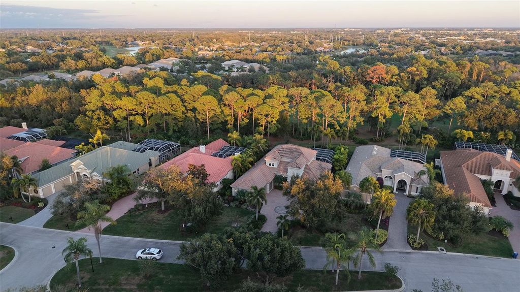 Photo of 8335 Grosvenor Court, Bradenton, FL 34201 (MLS # A4676036)