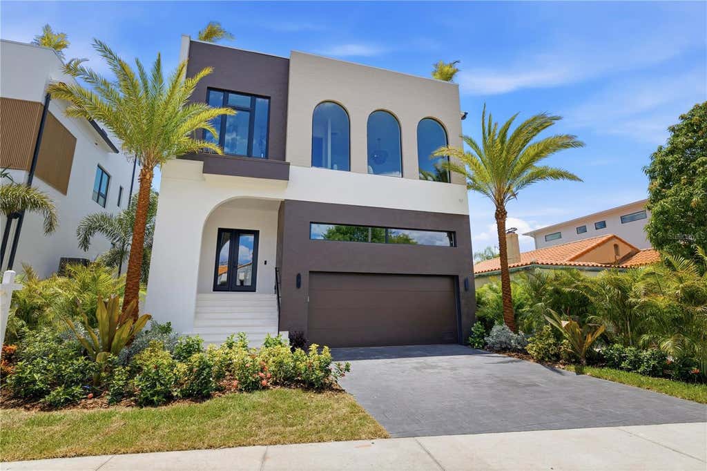 Photo of 128 Adriatic Avenue, Tampa, FL 33606 (MLS # TB8535170)