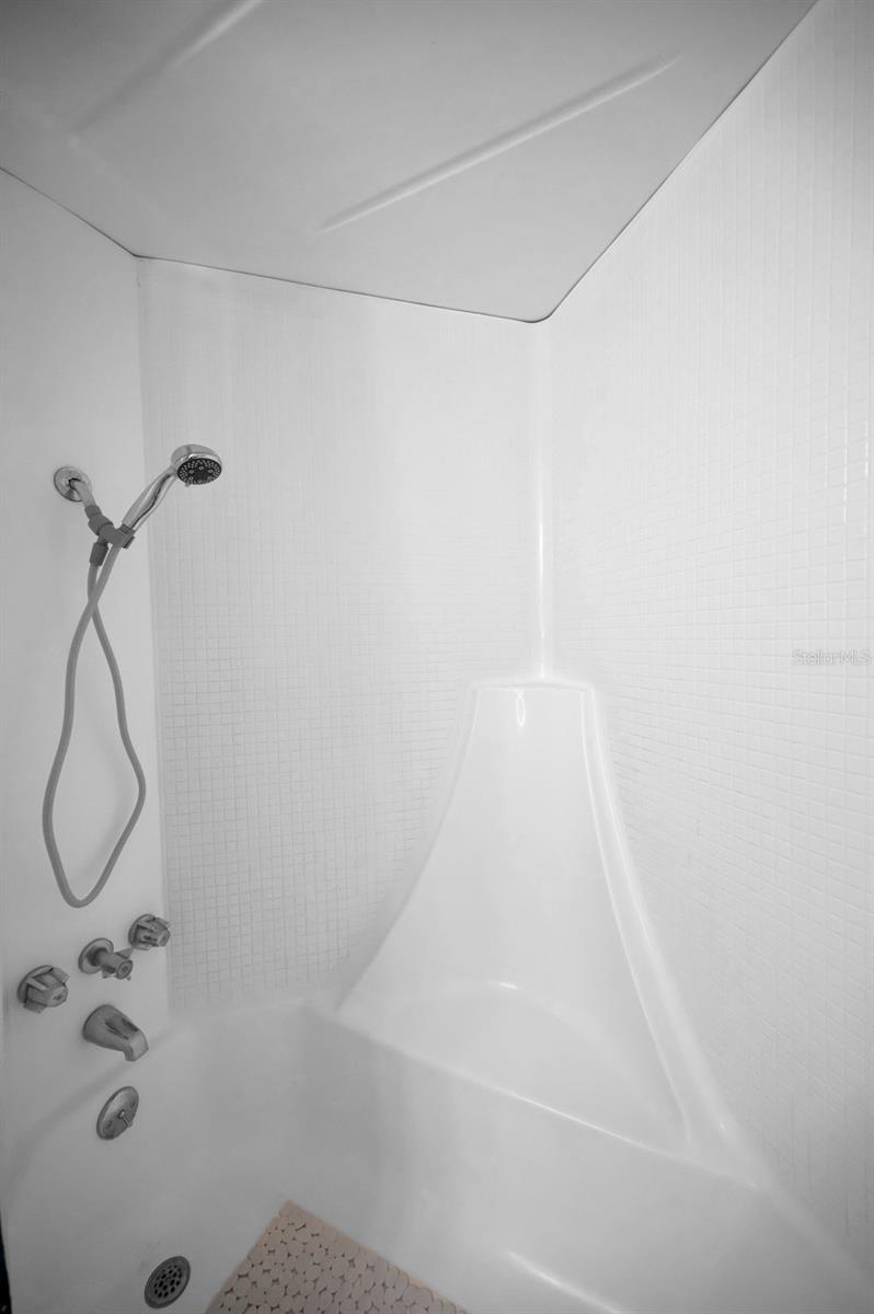 UNION PARK VILLAS UNREC - Residential Lease