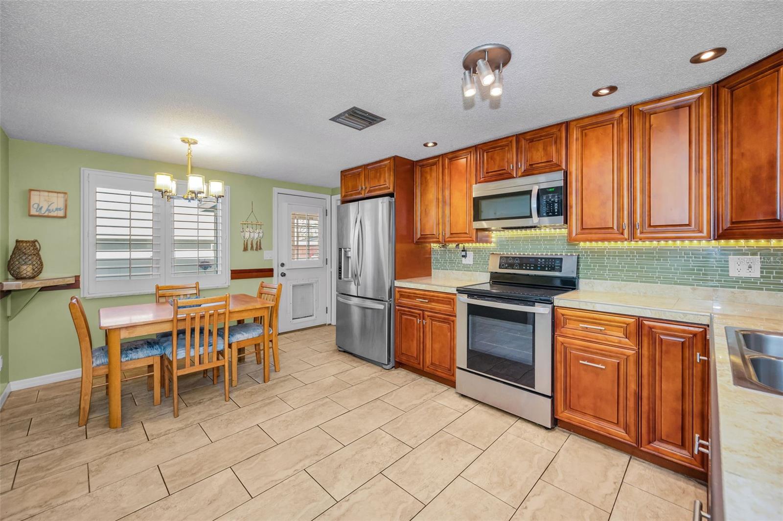 UNION PARK VILLAS UNREC - Residential Lease