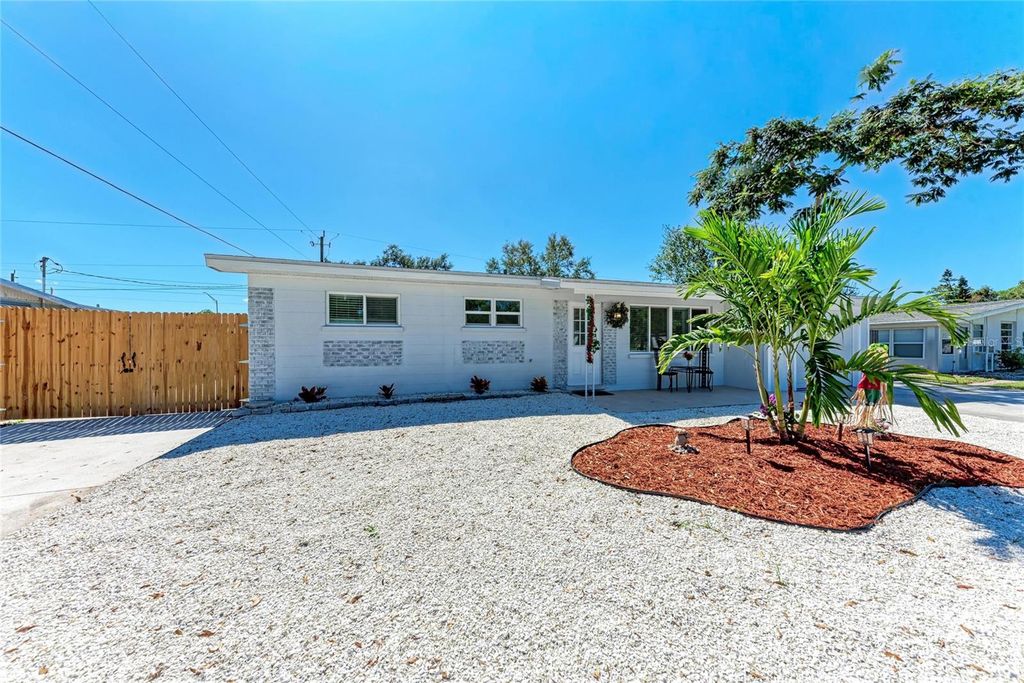 Photo of 5010 Lahaina Drive, Sarasota, FL 34232 (MLS # A4669176)