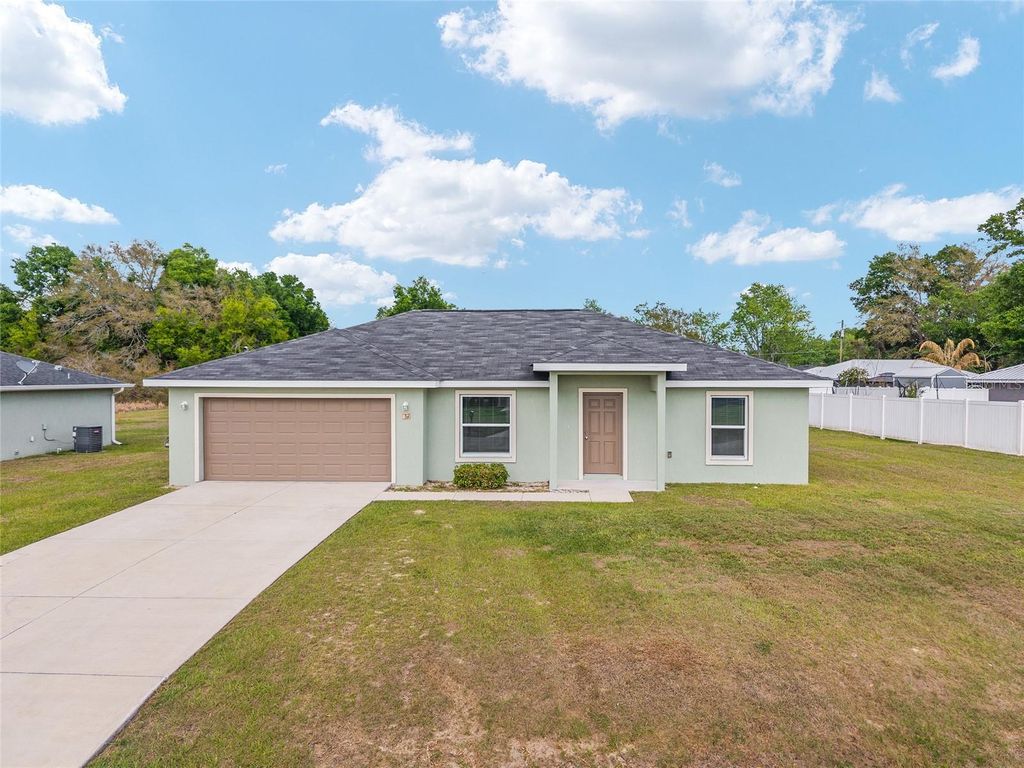 Photo of 22 Juniper Loop Circle, Ocala, FL 34480 (MLS # OM721997)