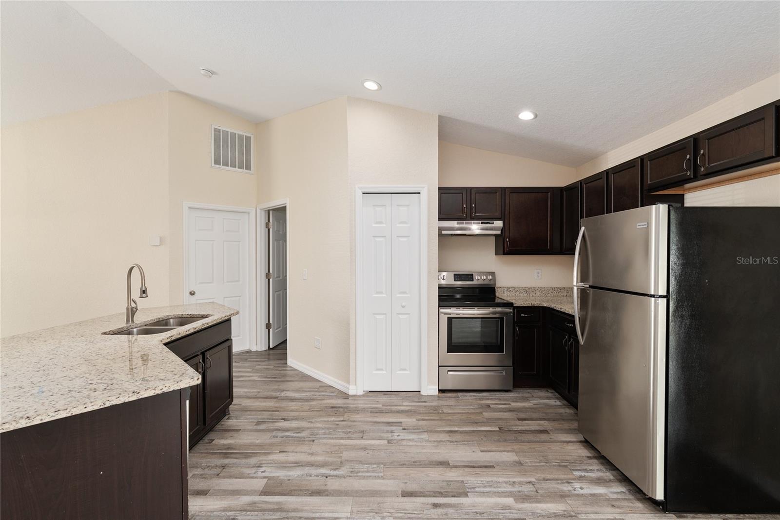 SILVER SPRINGS SHORES - Residential