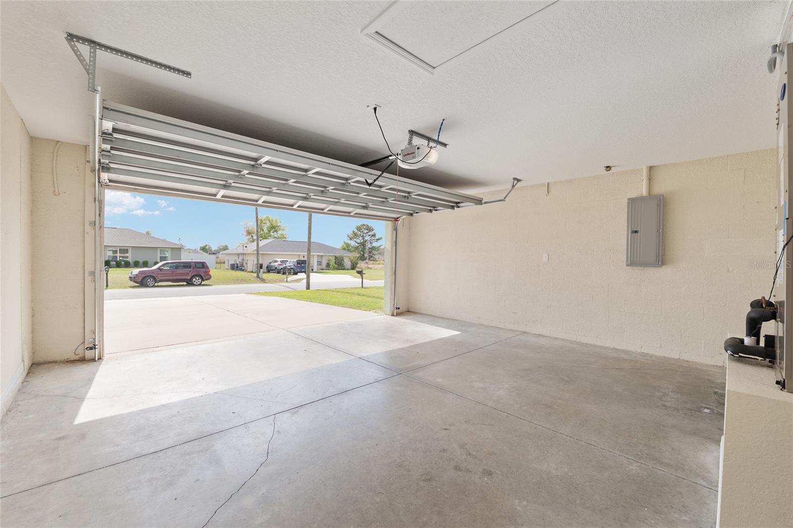 SILVER SPRINGS SHORES - Residential