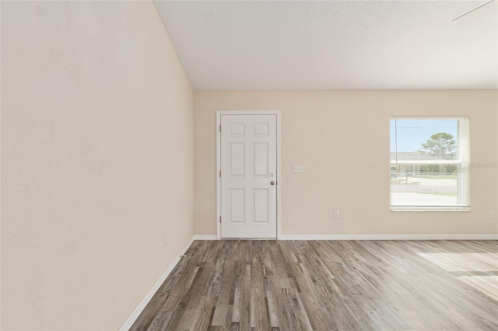 SILVER SPRINGS SHORES - Residential