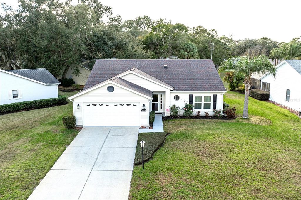 Photo of 25735 Glen Eagle Drive, Leesburg, FL 34748 (MLS # G5106539)