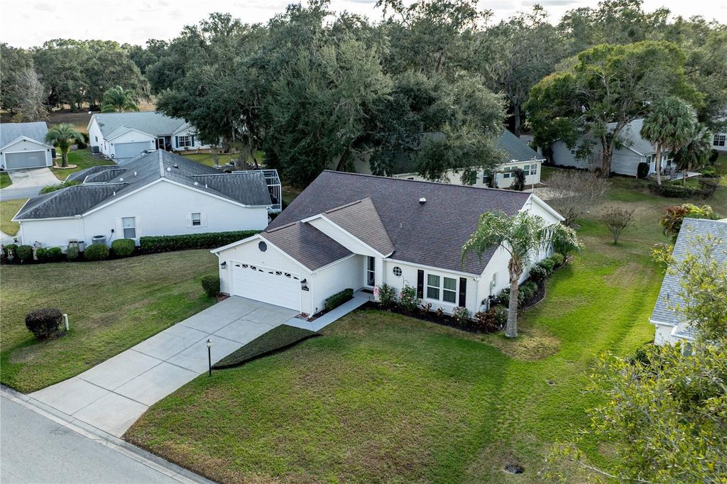 Photo of 25735 Glen Eagle Drive, Leesburg, FL 34748 (MLS # G5106539)