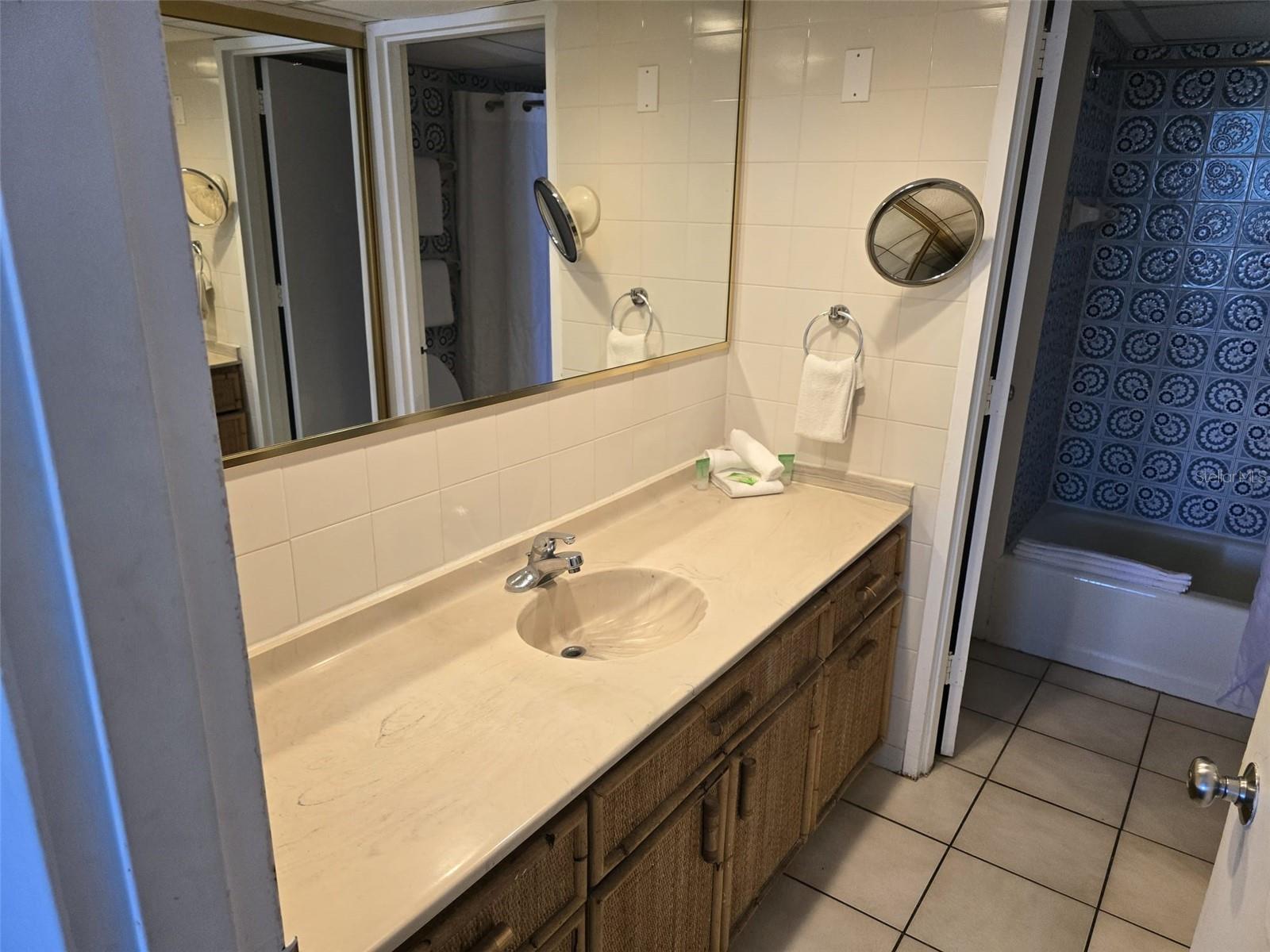 COND. ESJ TOWERS - Residential