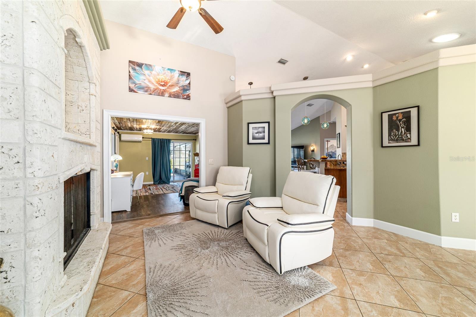 SILVER SPGS SHORES #27 - Residential