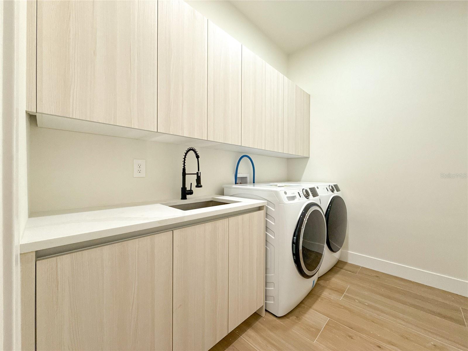 ROLLING HILLS UN 05 - Residential