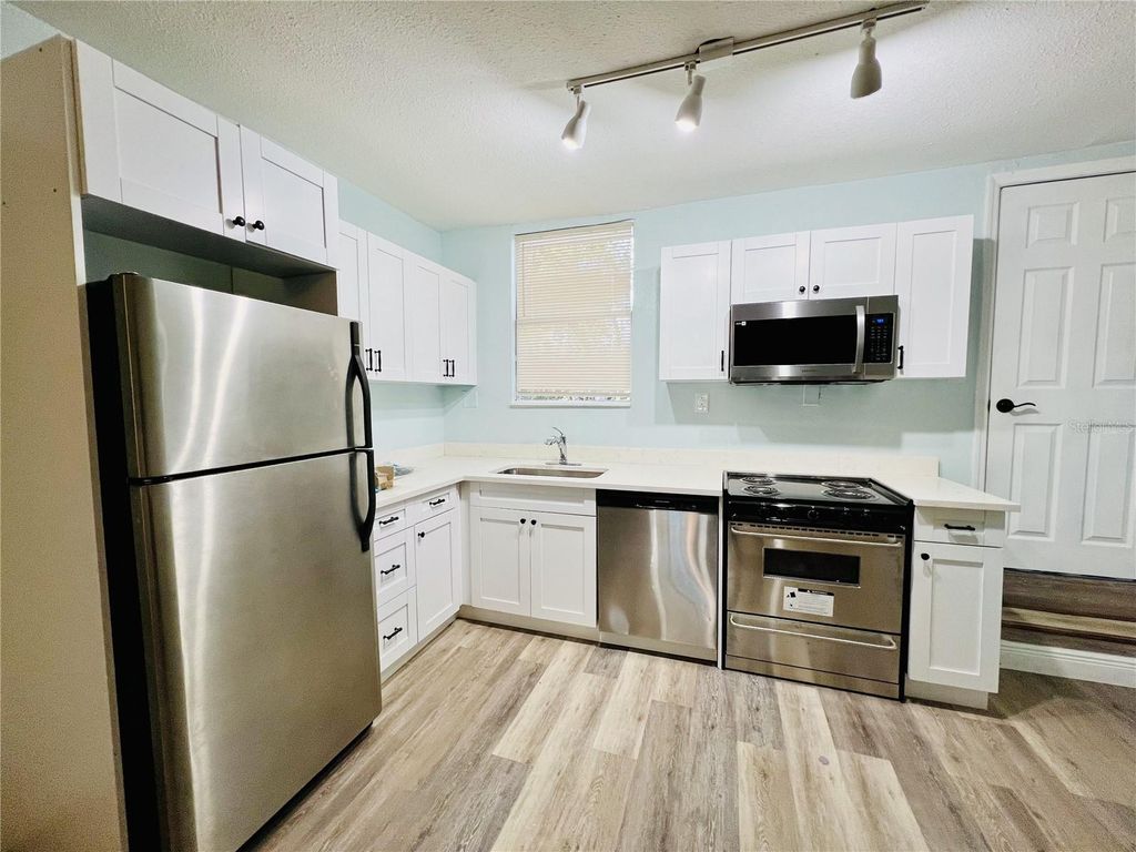 Photo of 1630 Harbor Drive, Clearwater, FL 33755 (MLS # O6377536)