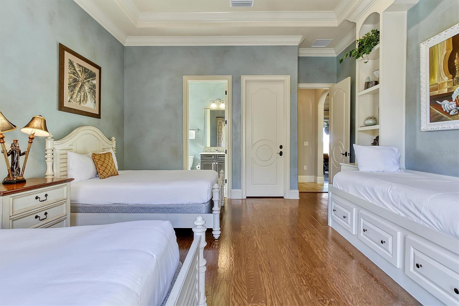 REUNION WEST VLGS NORTH - Residential