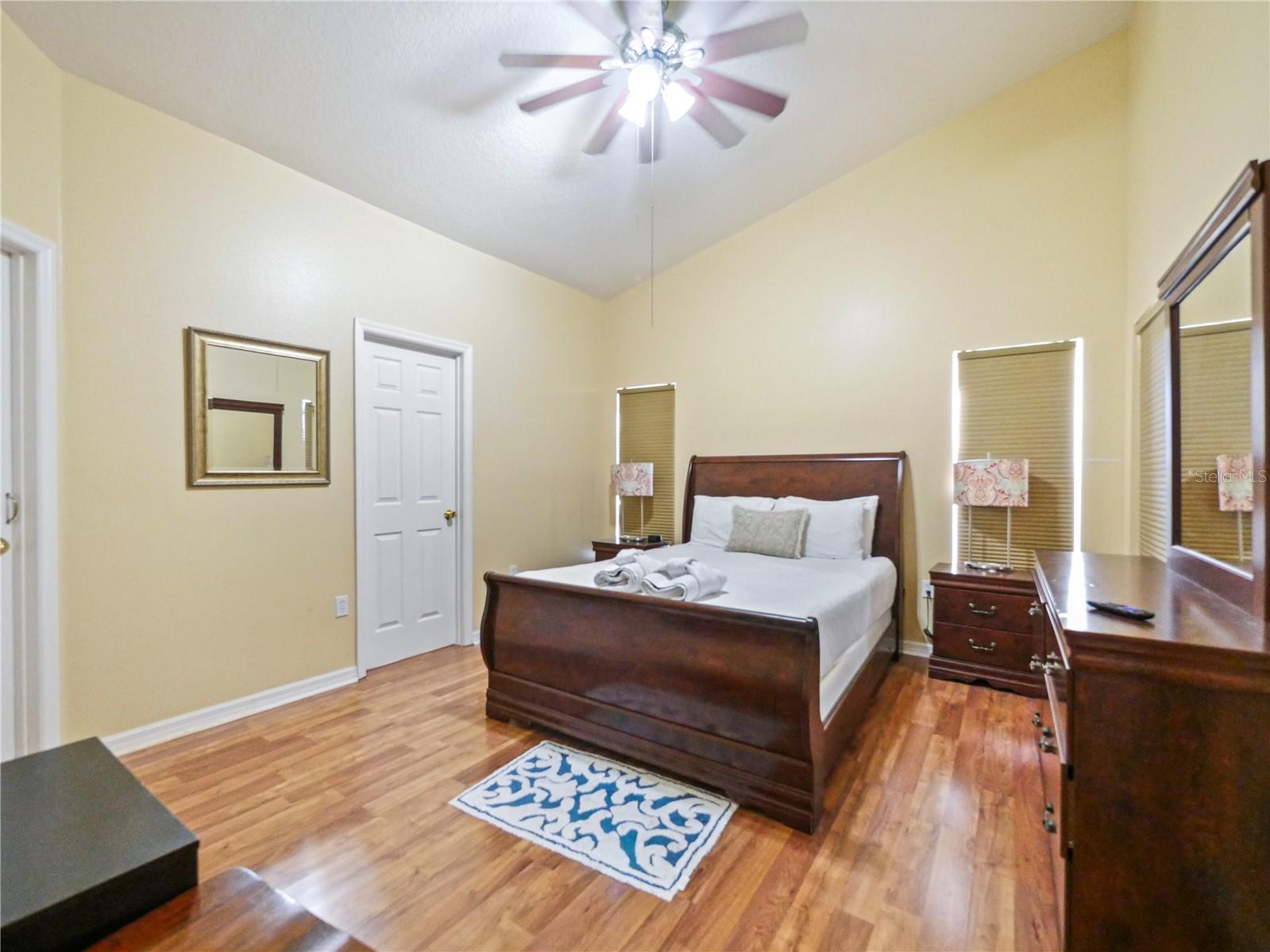 WESTBURY - Residential