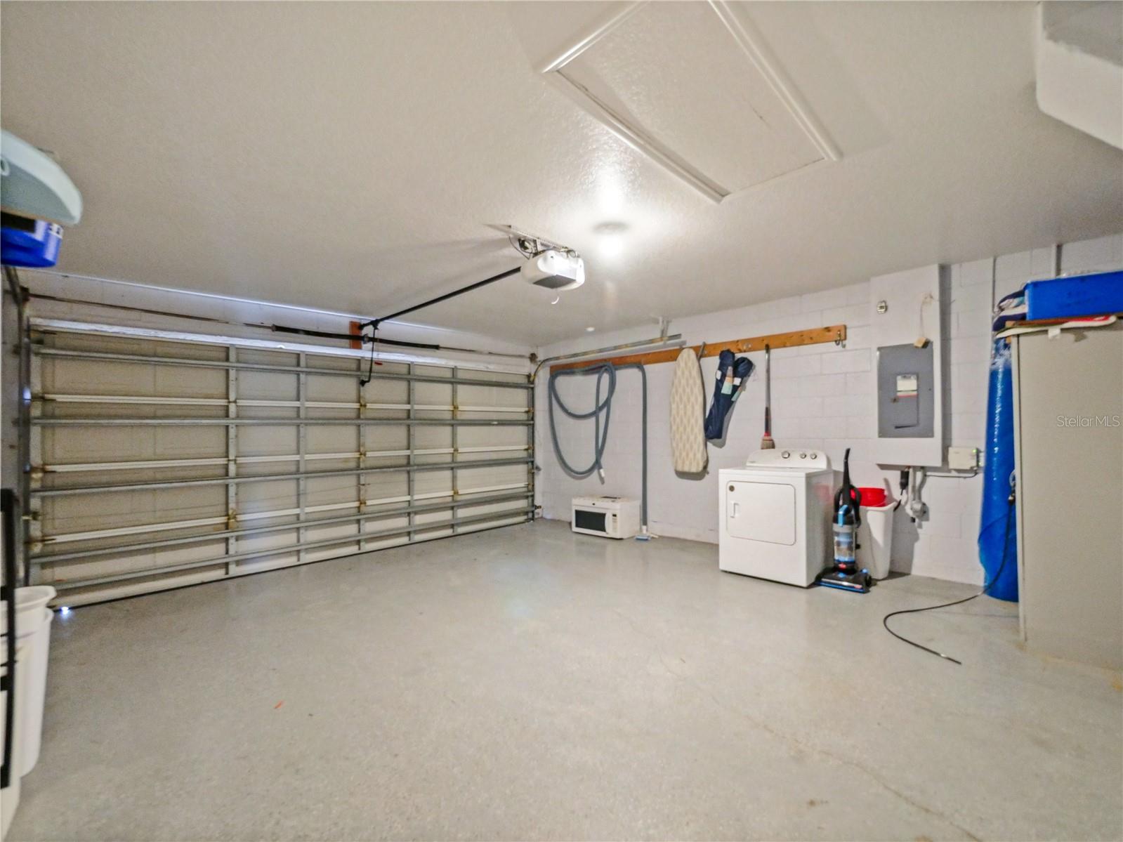 WESTBURY - Residential