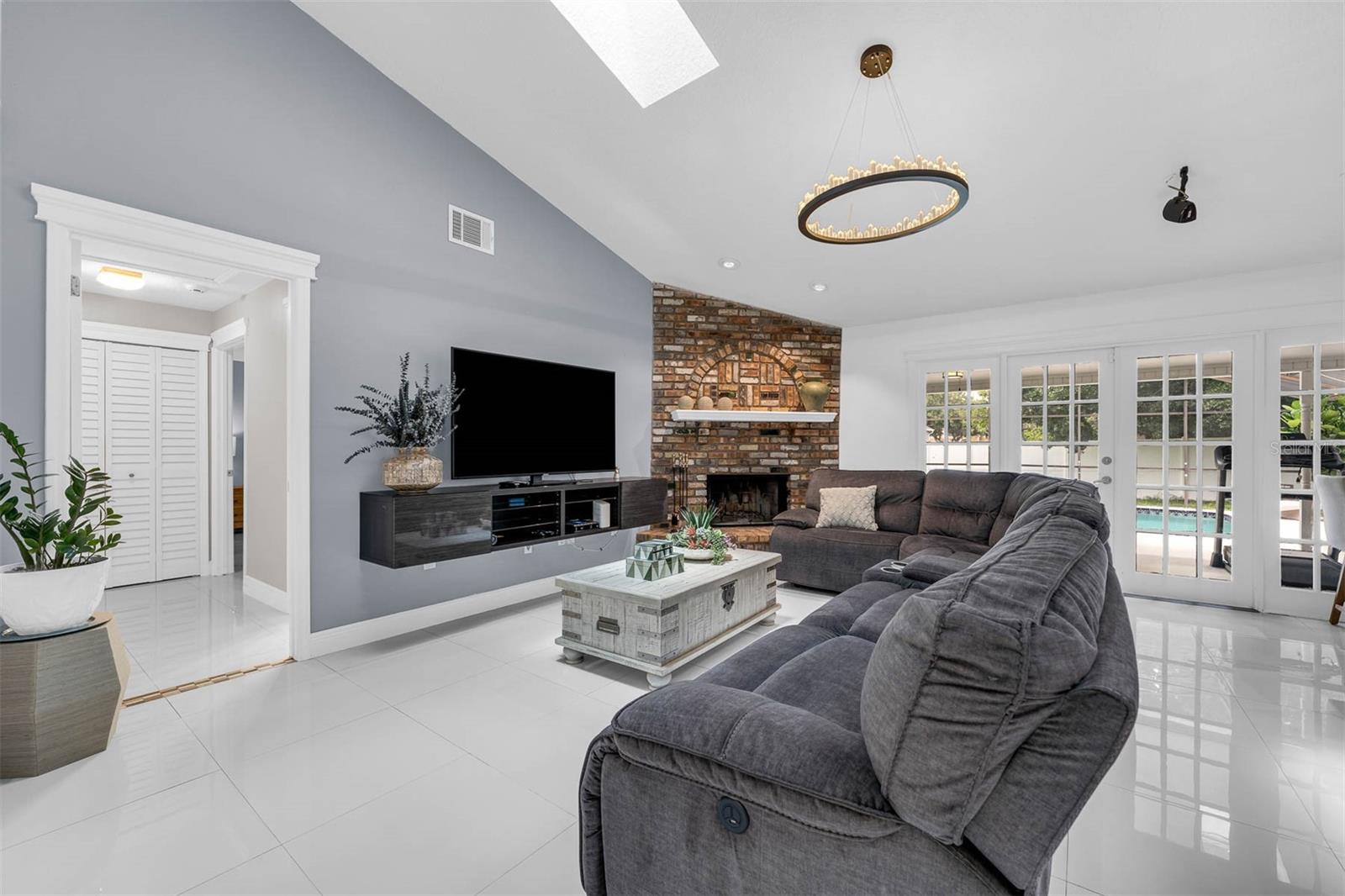 WOODLANDS WINDERMERE - Residential Lease