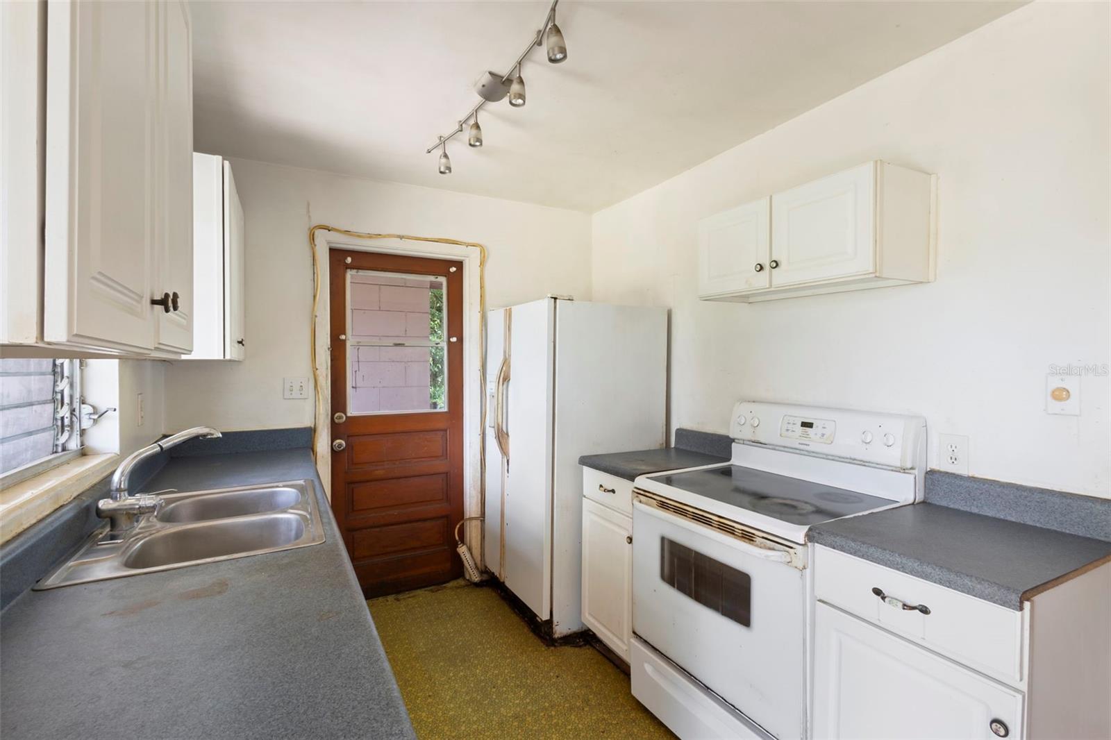 5112 CLIVEDEN DRIVE