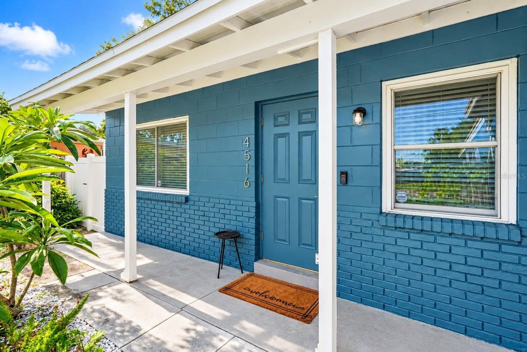 Photo of 4516 W Paxton Avenue, Tampa, FL 33611 (MLS # O6433498)