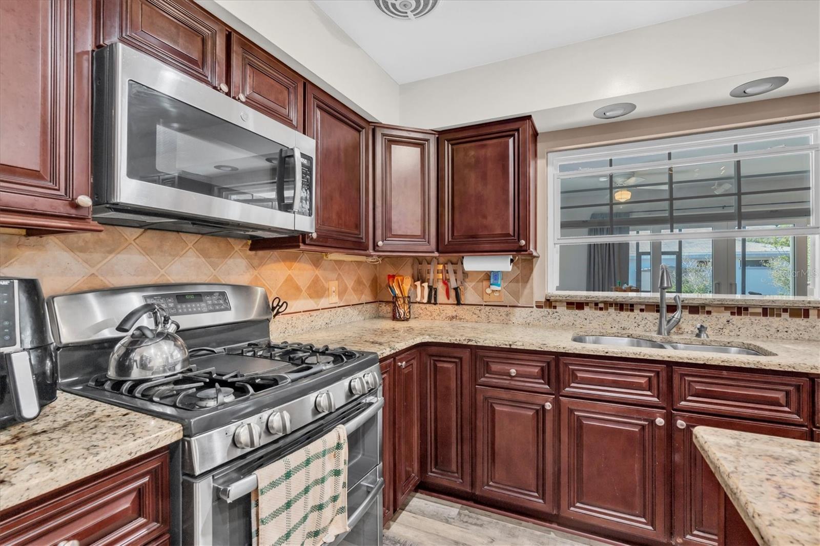 BELLEAIR HEIGHTS - Residential