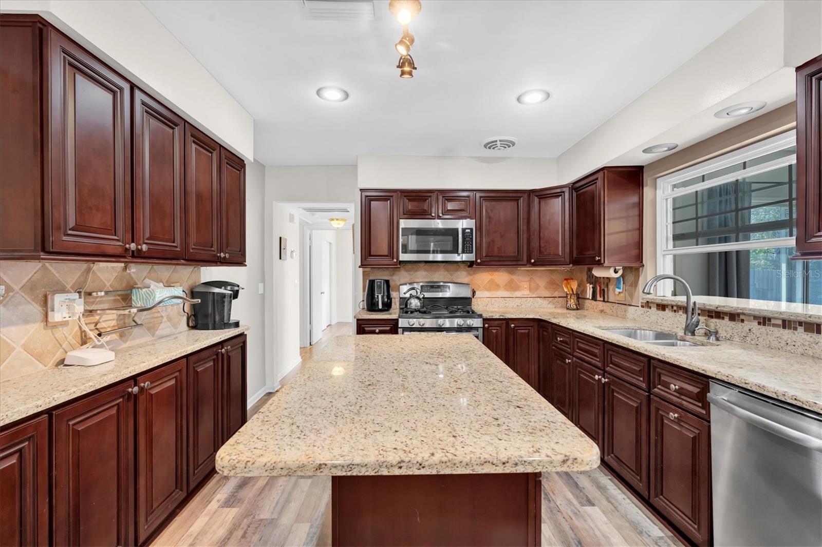 BELLEAIR HEIGHTS - Residential