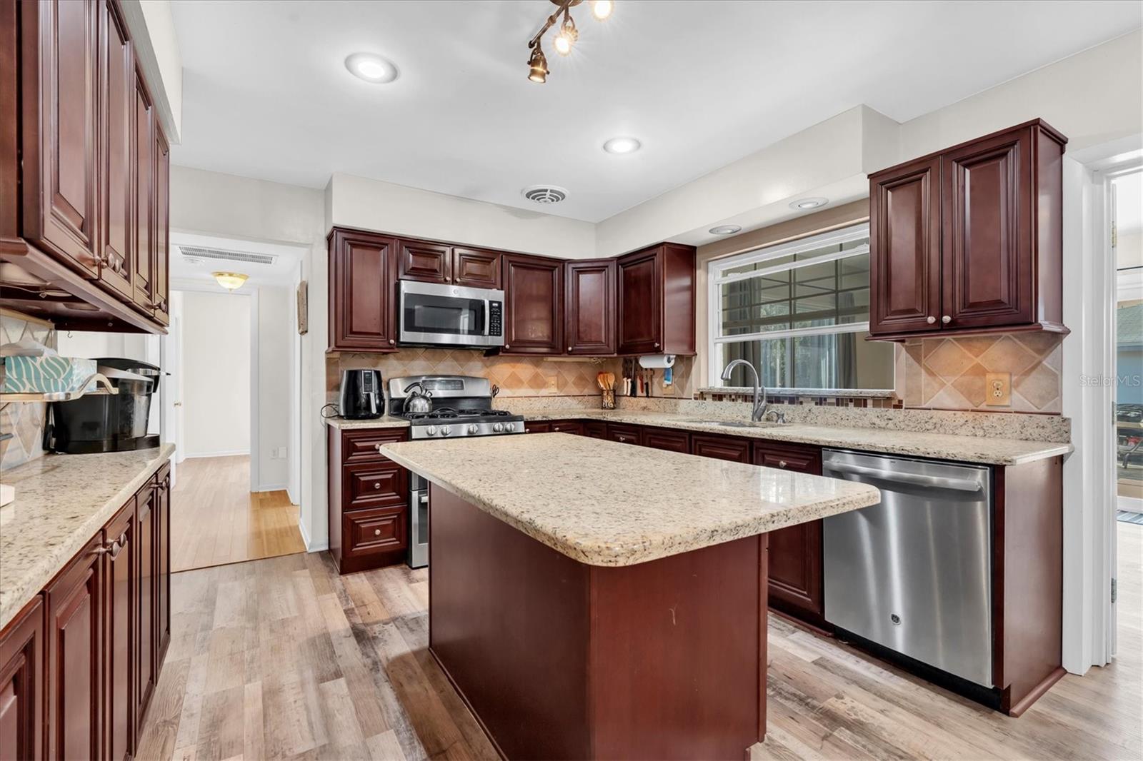 BELLEAIR HEIGHTS - Residential