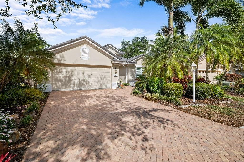 7117 VICTORIA CIRCLE, UNIVERSITY PARK, FL, 34201 1 7117 VICTORIA CIRCLE