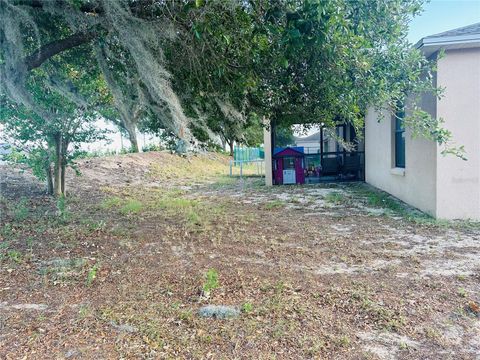 A home in LAKE WALES