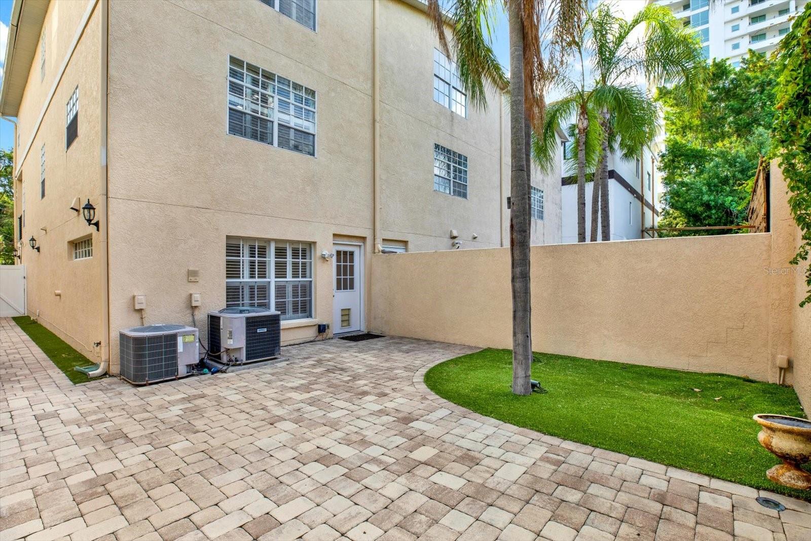 URBANREST - Residential Lease