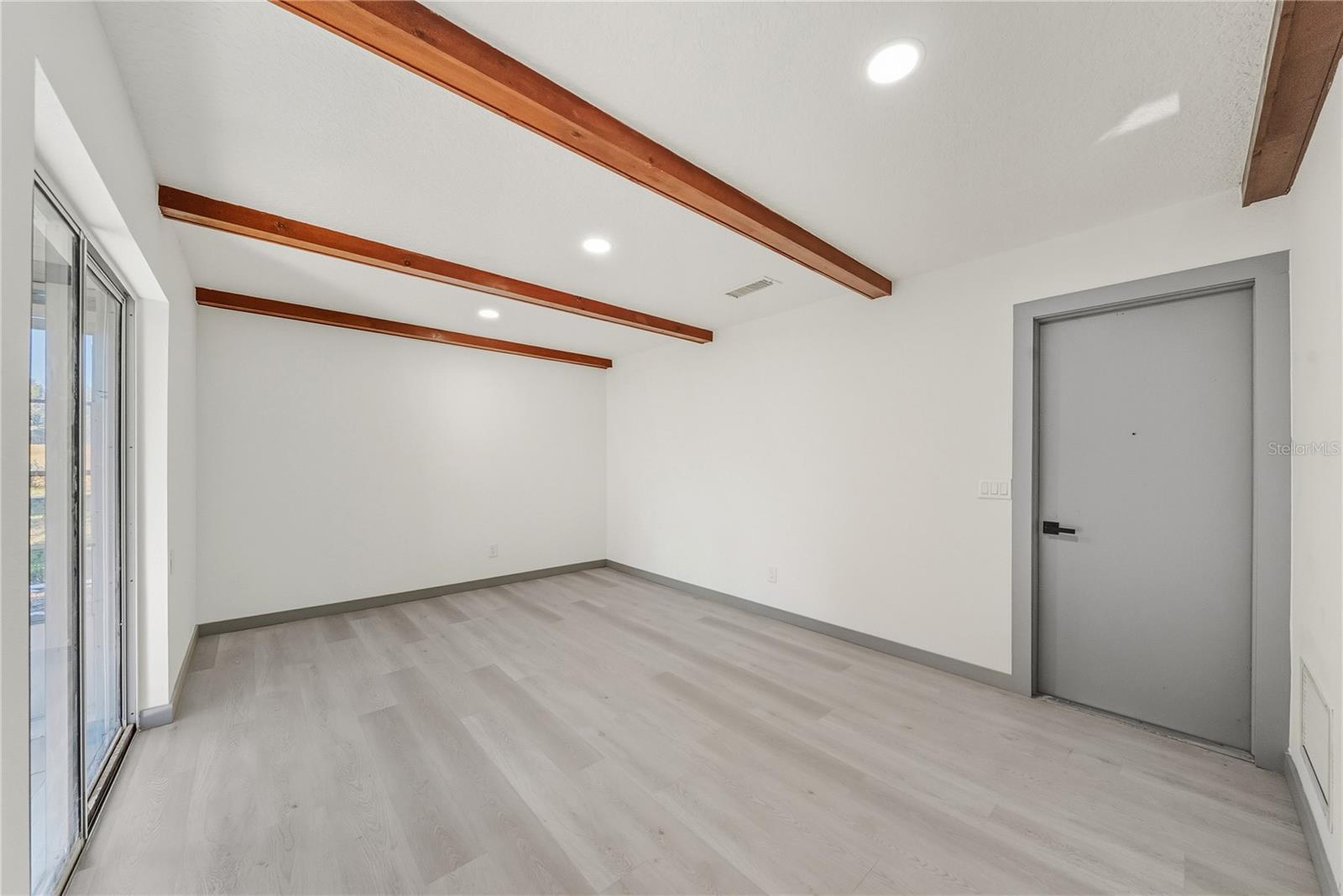 RIVIERA SHORES - Residential