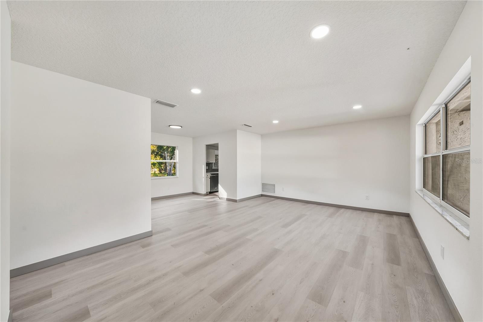 RIVIERA SHORES - Residential