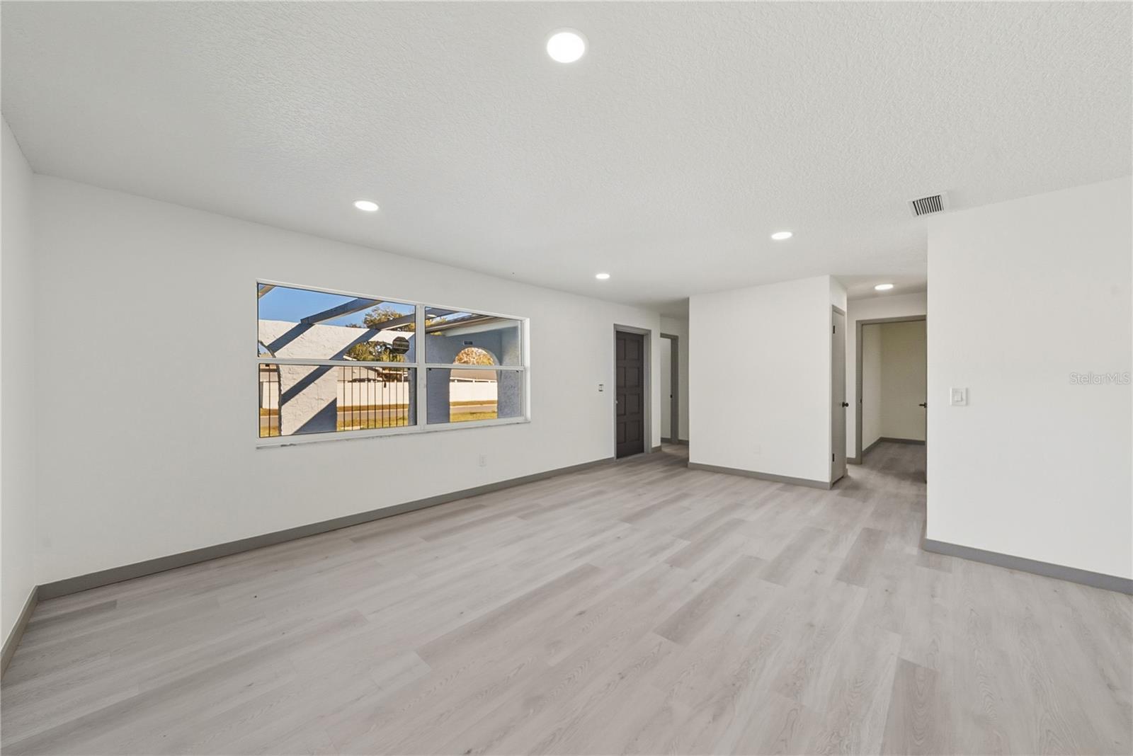 RIVIERA SHORES - Residential