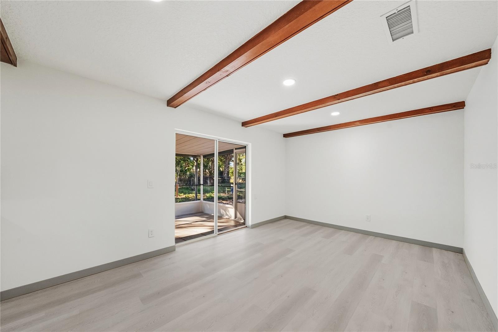 RIVIERA SHORES - Residential