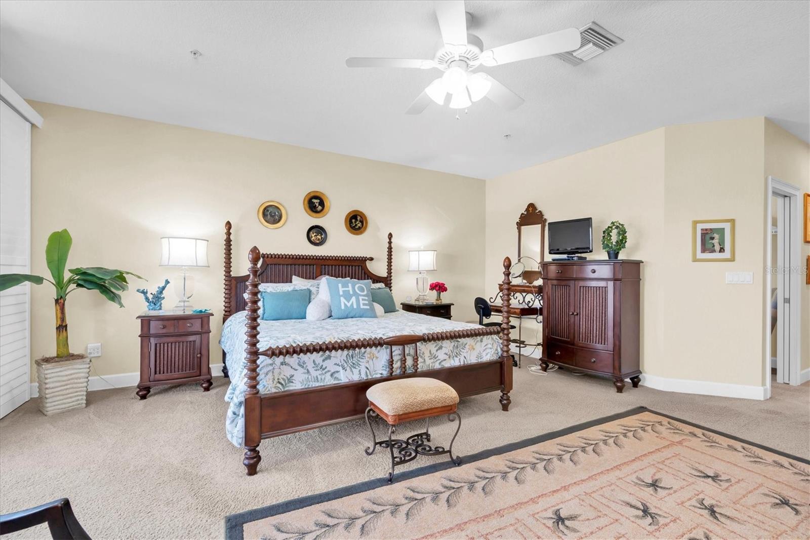 300 CAPRI CONDO - Residential Lease