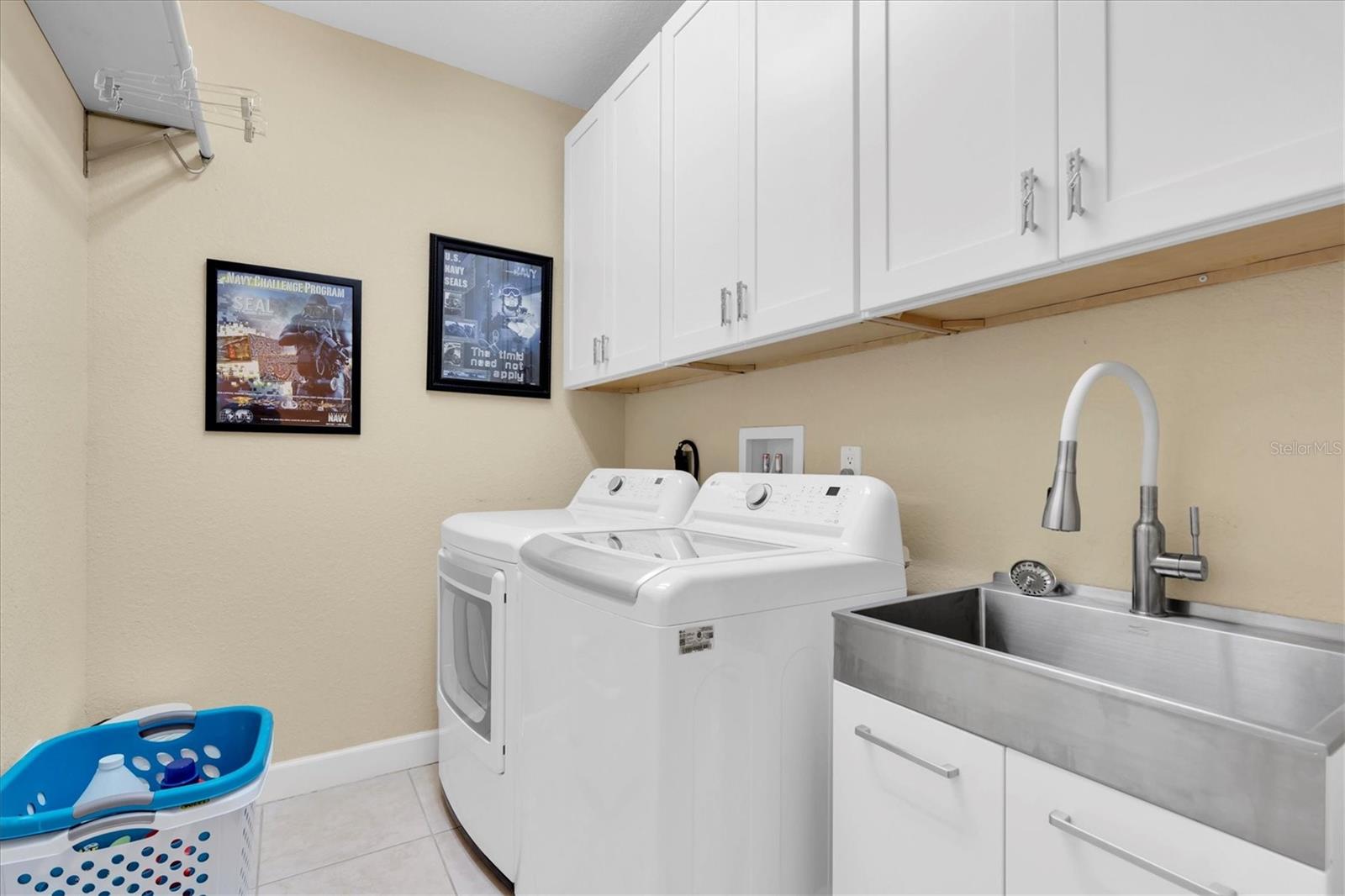 300 CAPRI CONDO - Residential Lease