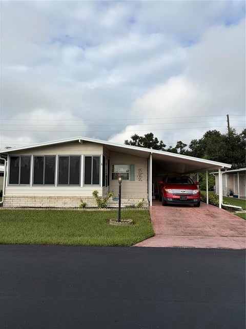 Photo of 193 E Sweet Circle, Winter Haven, FL 33884 (MLS # P4940099)