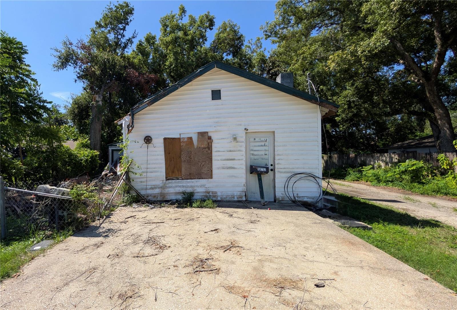 This 1-bedroom, 1-bath home has 612 square feet of potential and presents a great opportunity with some renovations, this property has strong value-add potential.