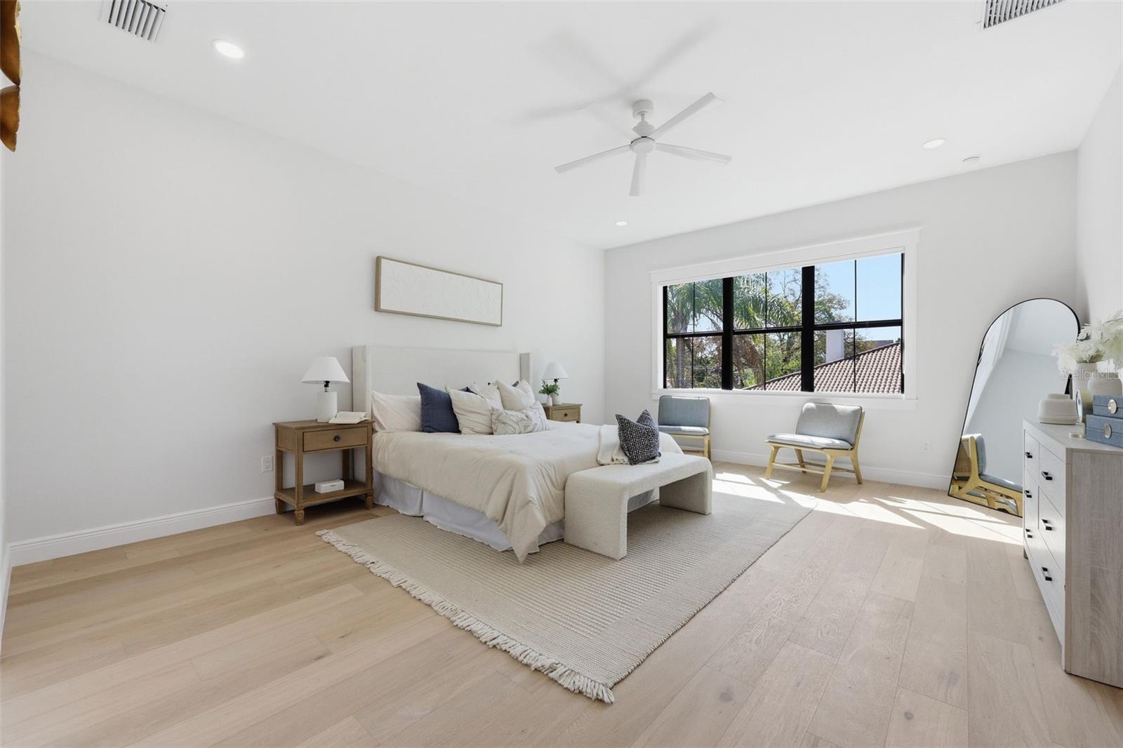 SUBURB ROYAL - Residential