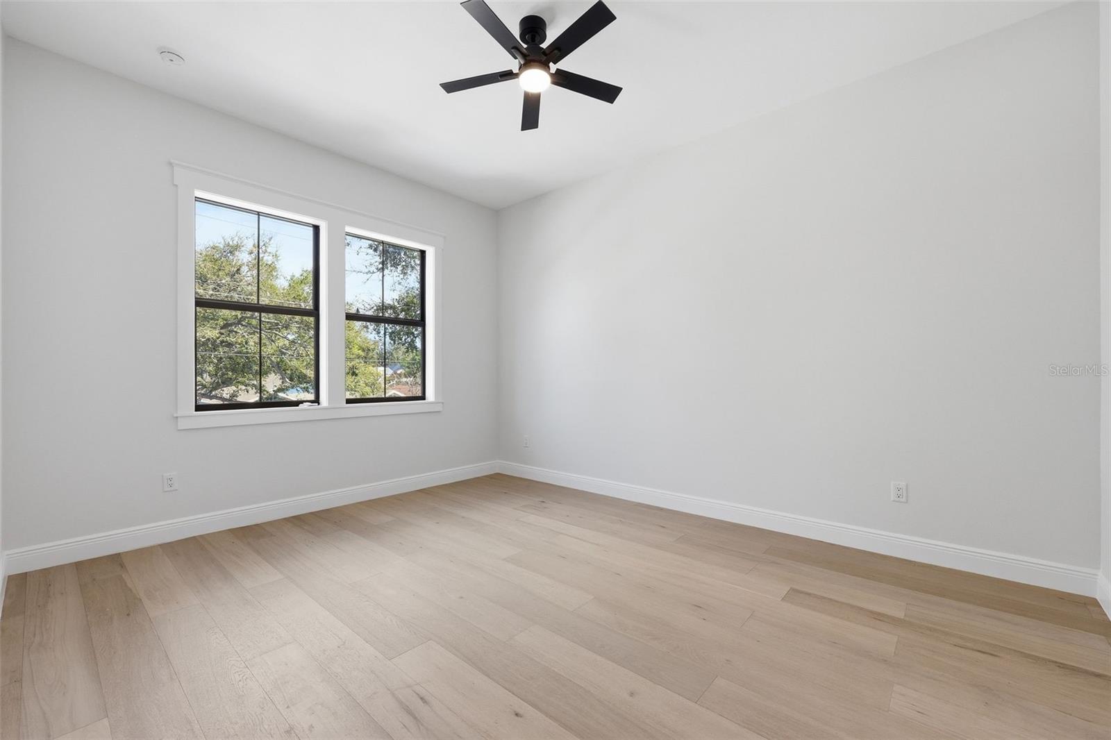 SUBURB ROYAL - Residential