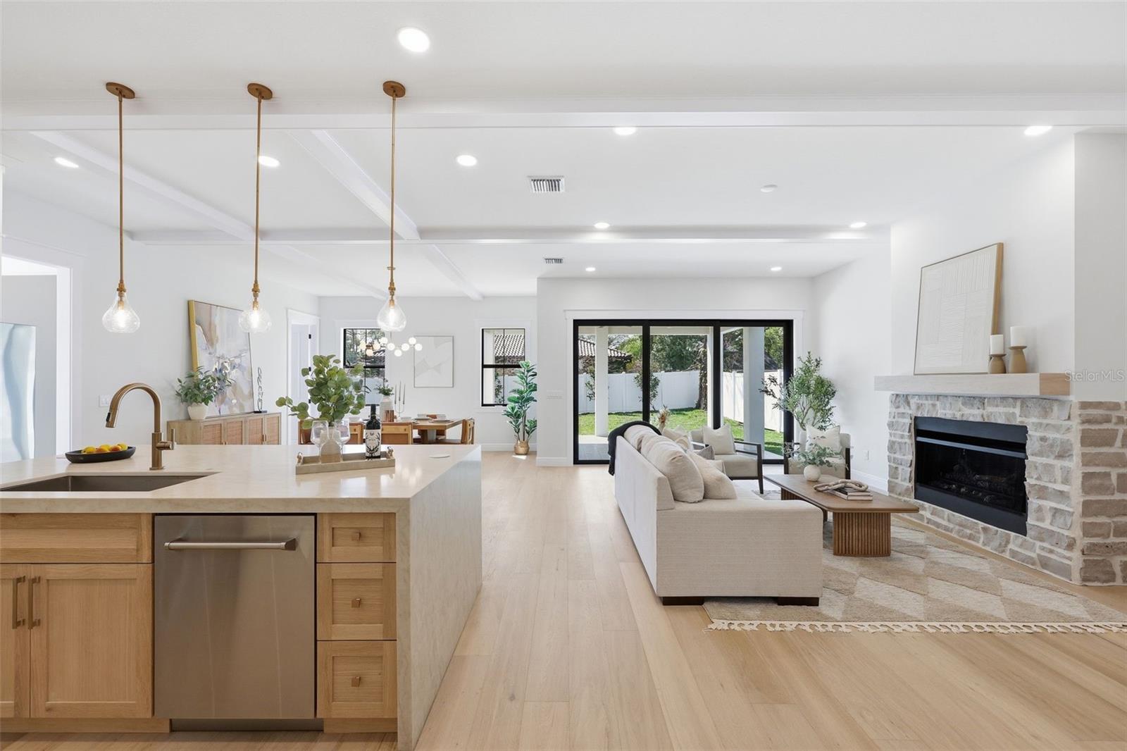 SUBURB ROYAL - Residential