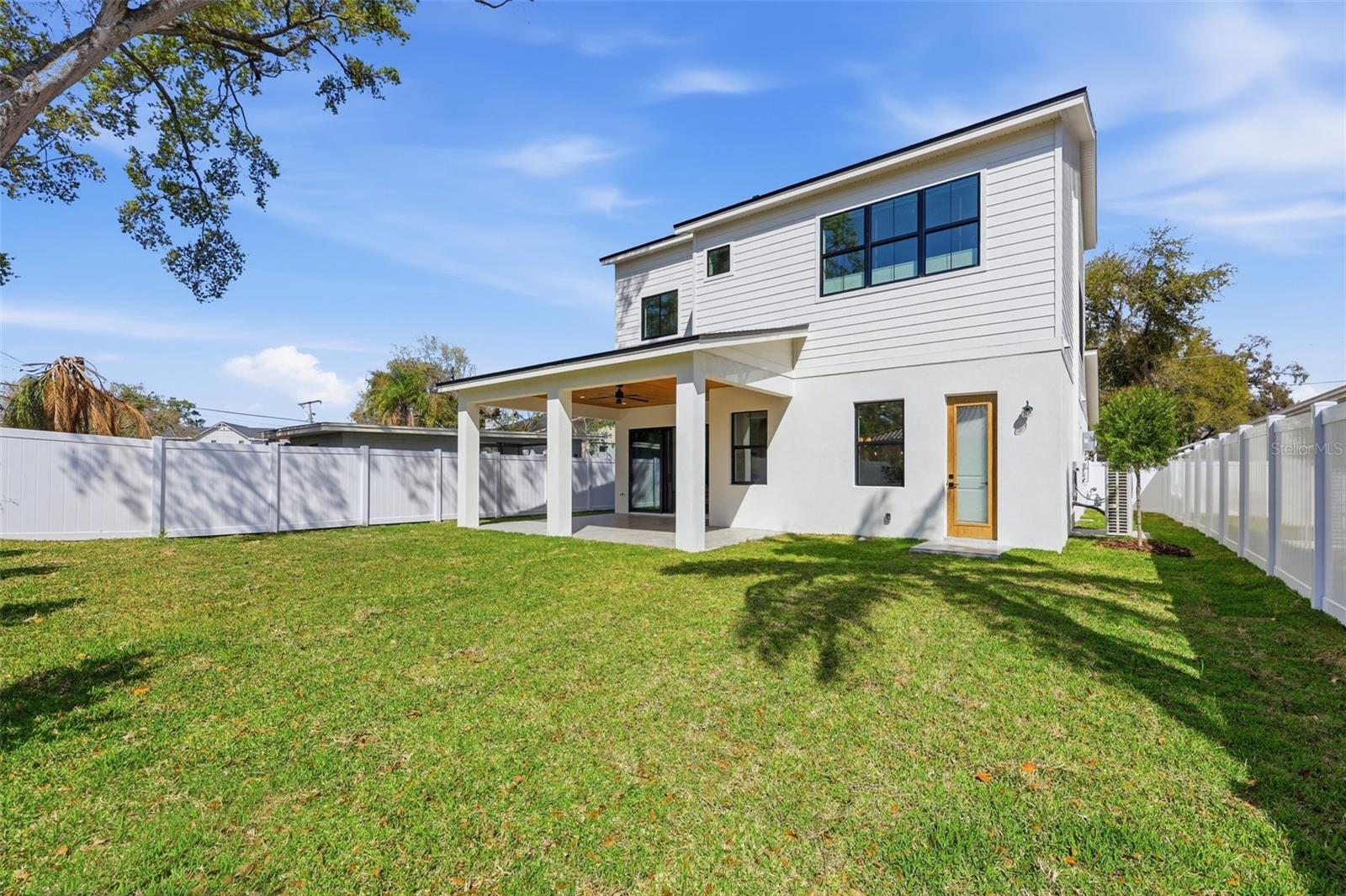 SUBURB ROYAL - Residential