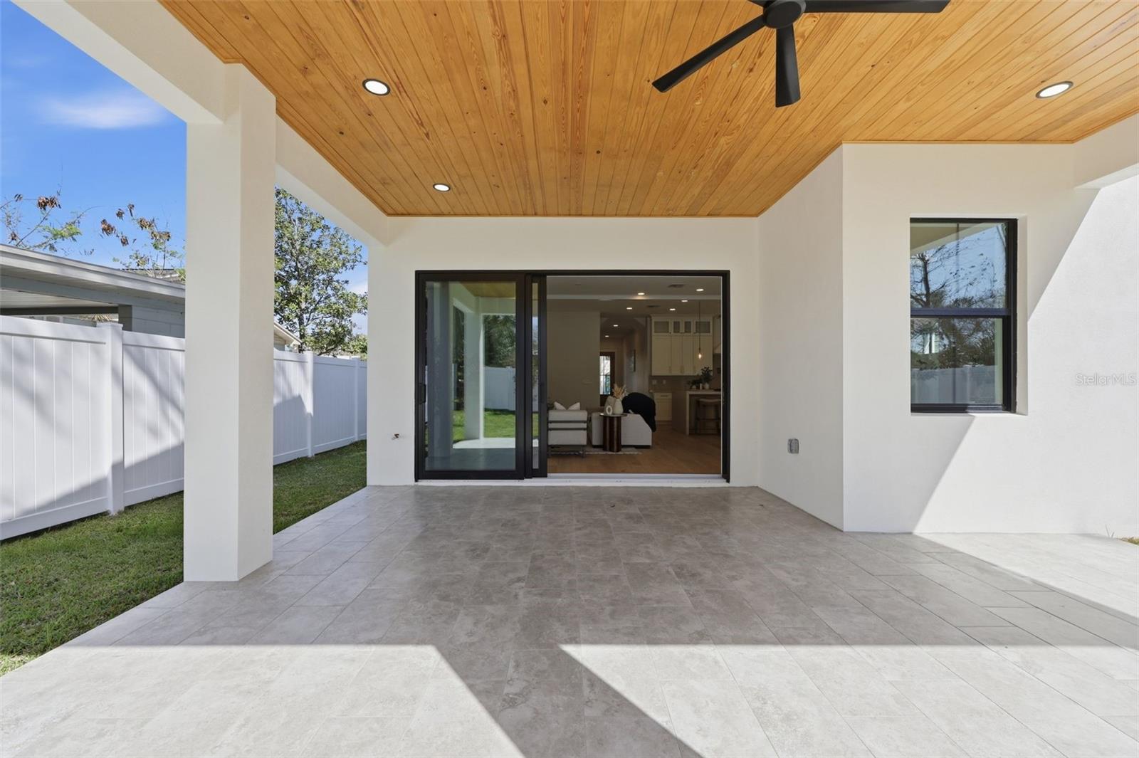 SUBURB ROYAL - Residential