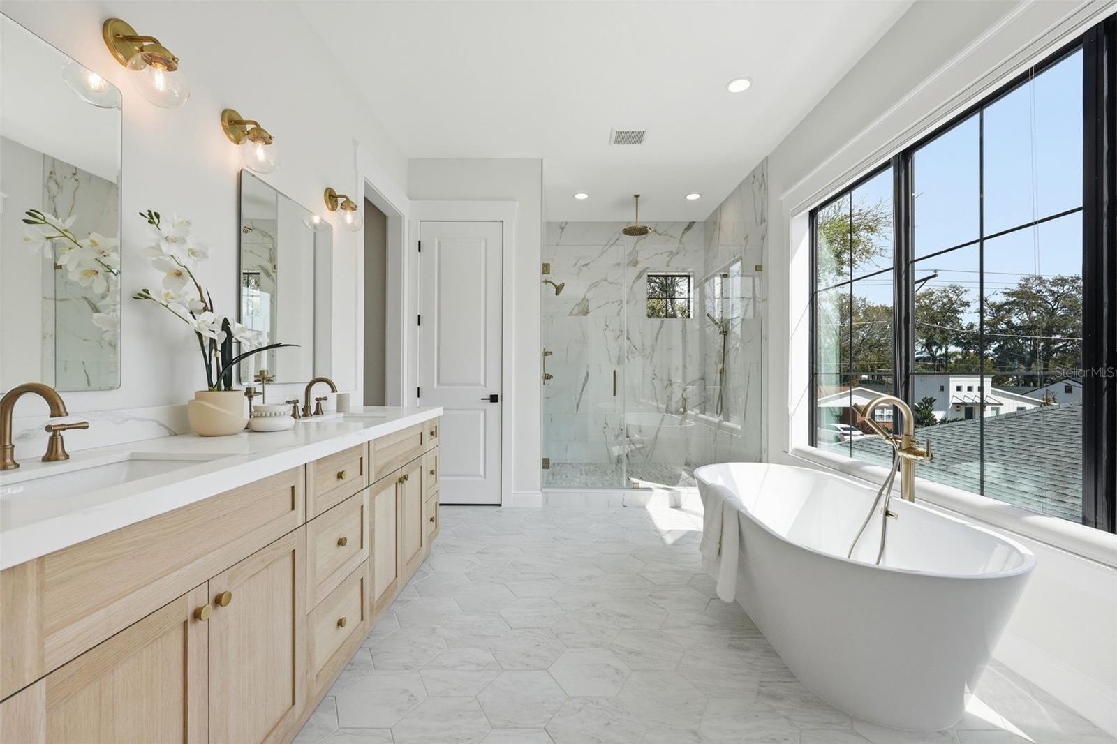 SUBURB ROYAL - Residential