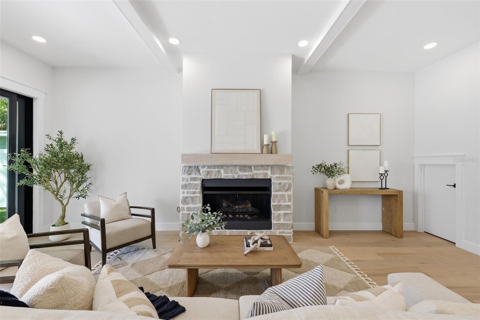 SUBURB ROYAL - Residential