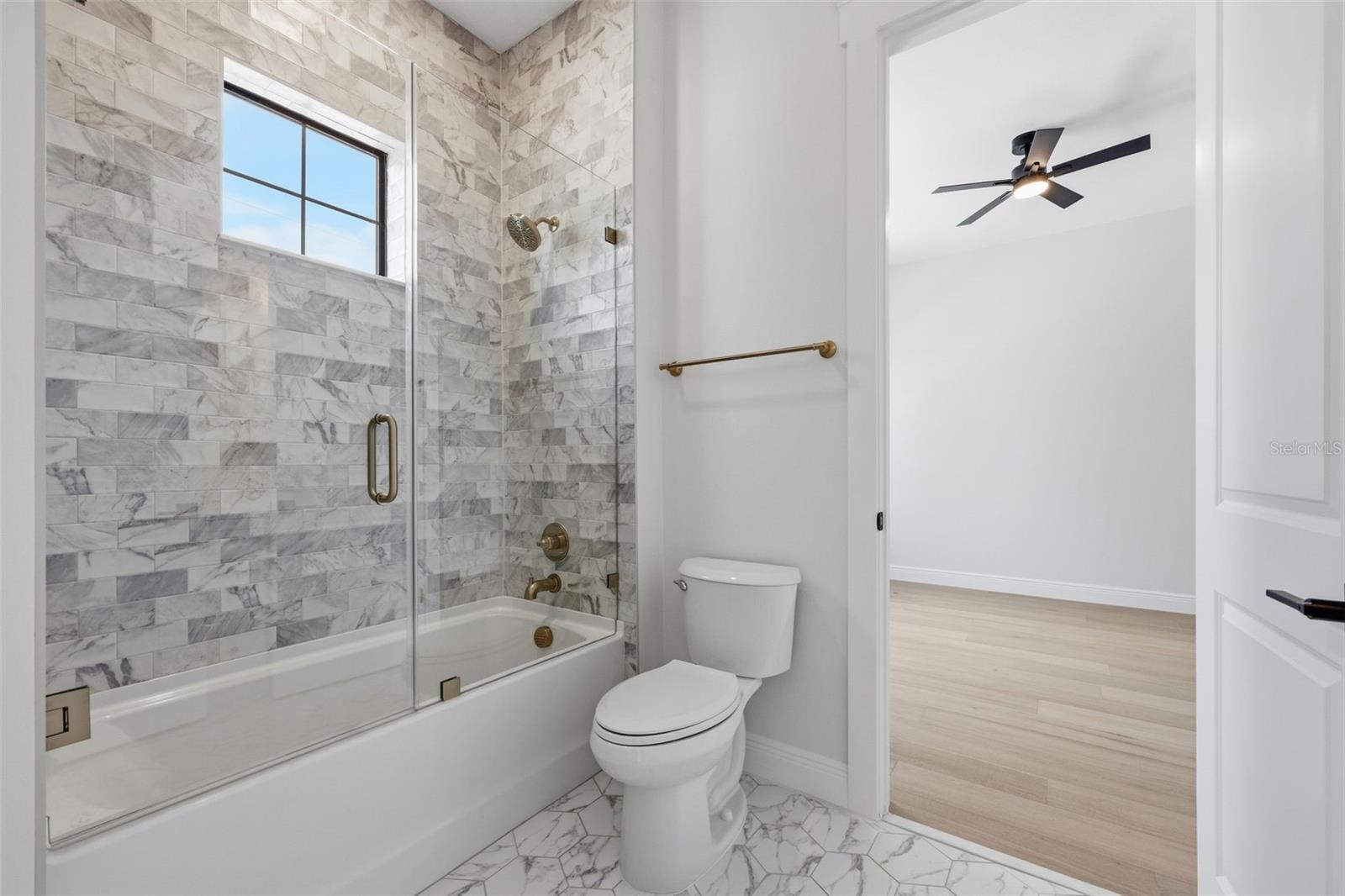 SUBURB ROYAL - Residential