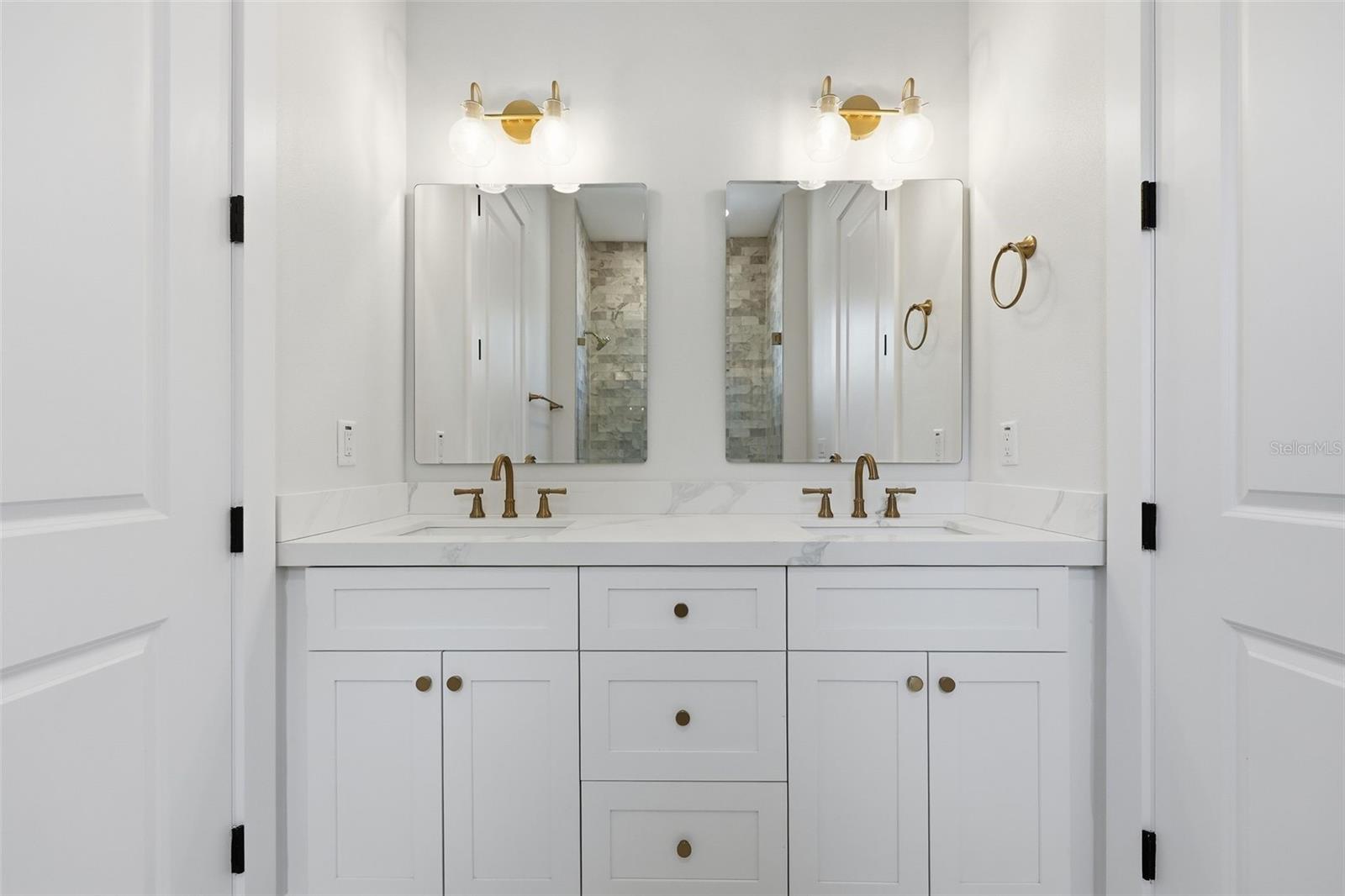 SUBURB ROYAL - Residential