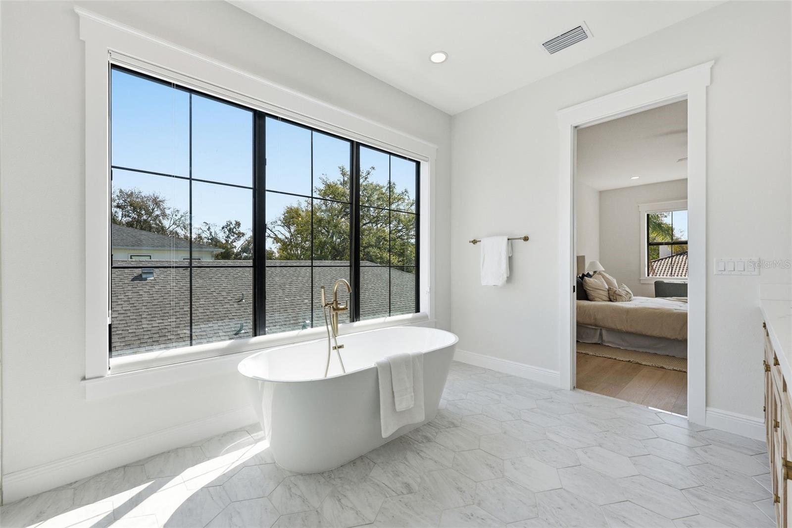 SUBURB ROYAL - Residential