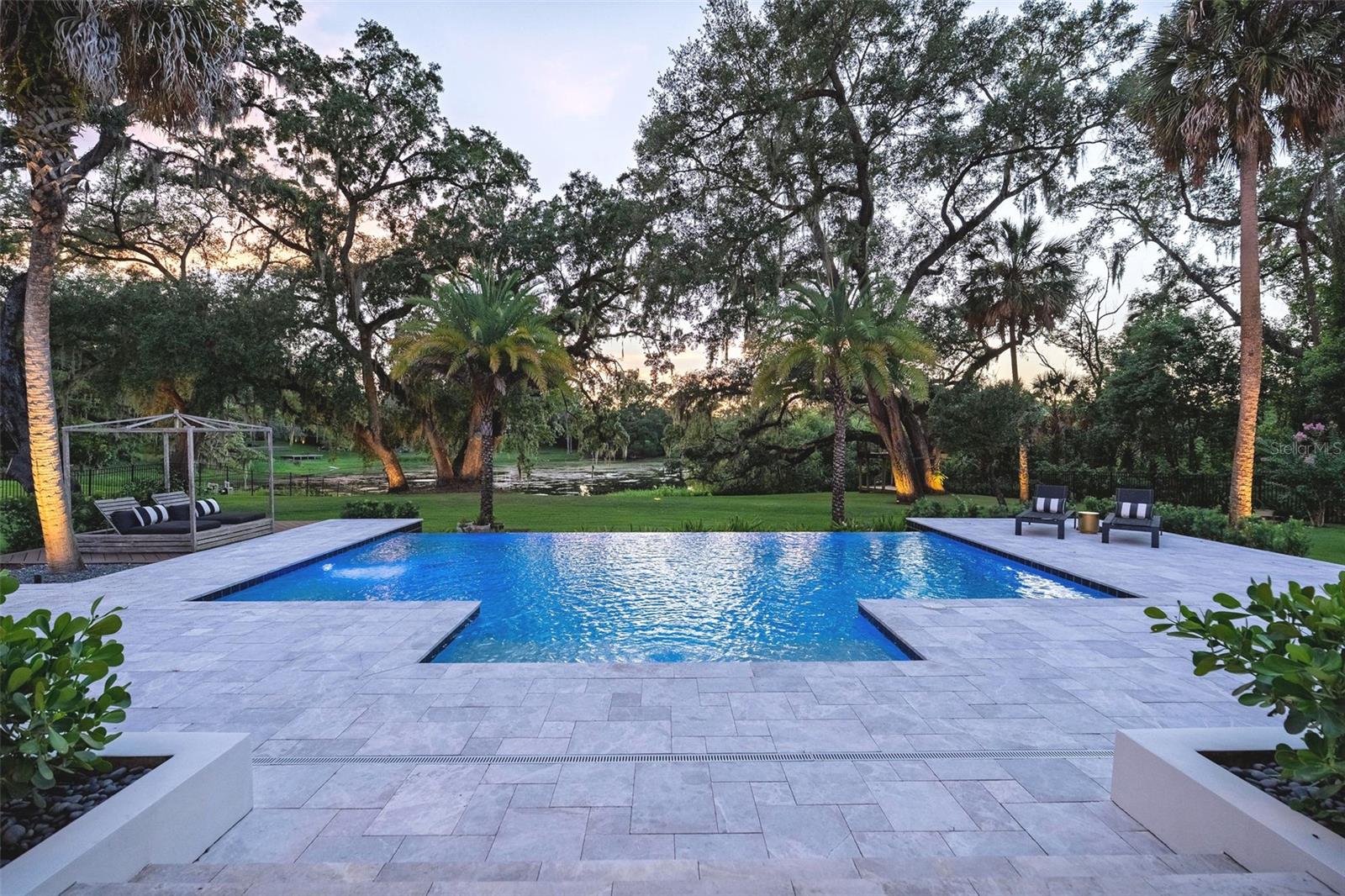 2525 TEMPLE DRIVE